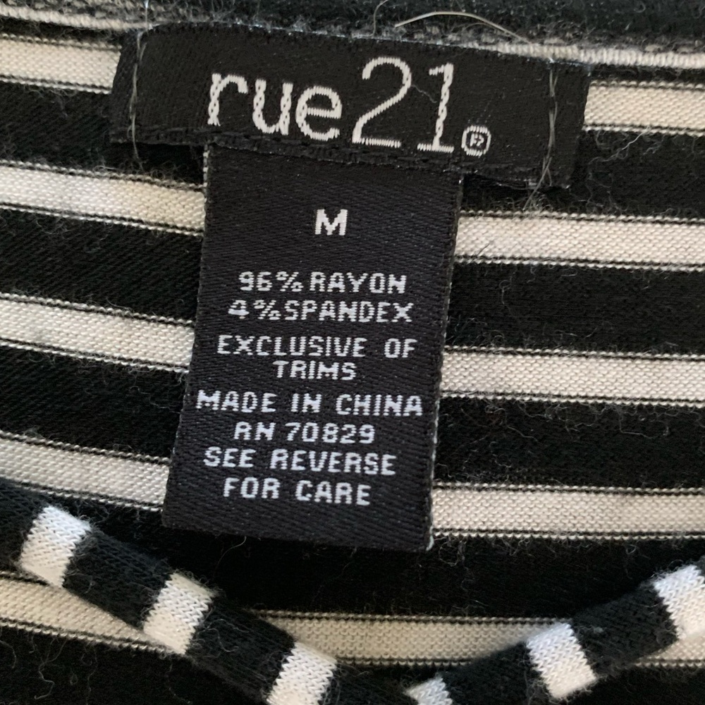 Rue 21 Shirt Criss Cross V Neck Curved Hem Rayon Stripes Black White Women’s M - Picture 10 of 10